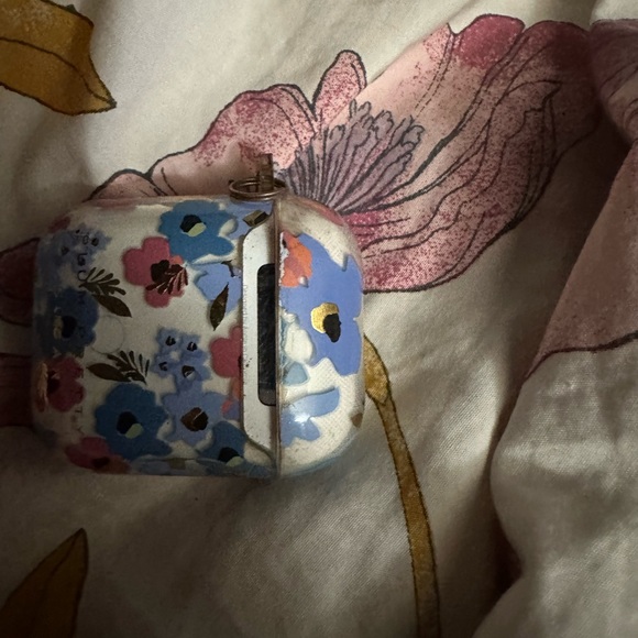 Authentic AirPod Charging case - Picture 3 of 4